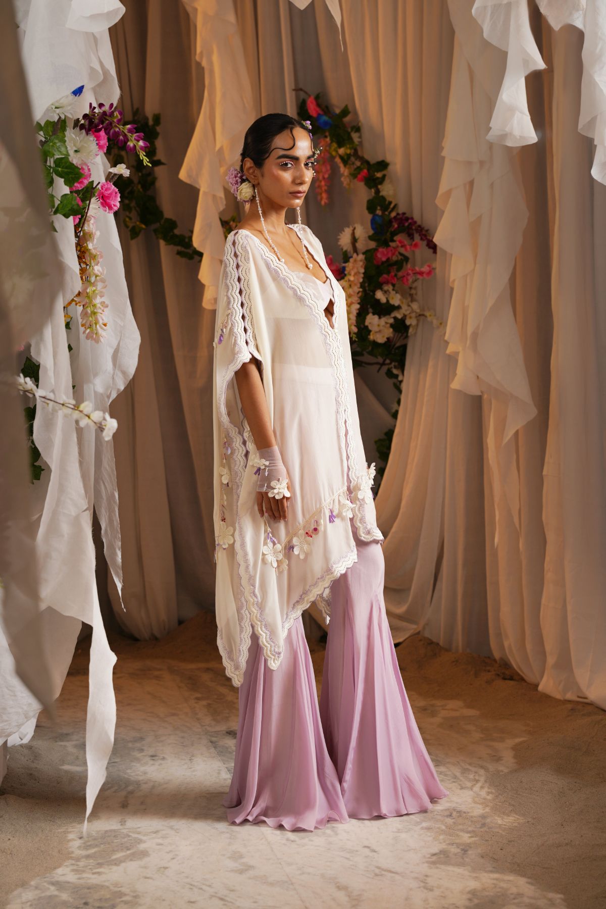 Scalloped Floret  Kaftan Wiyh Godet Sharar And A Printed Bustier