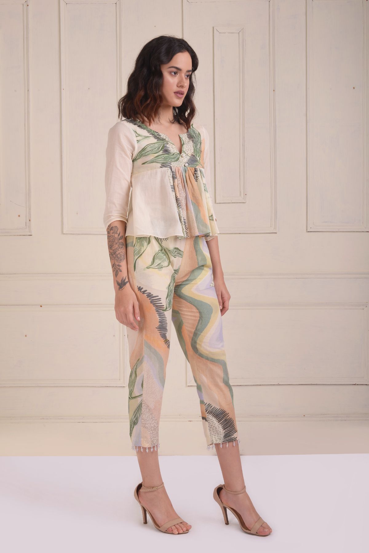 Print-and-solid frill top with pants