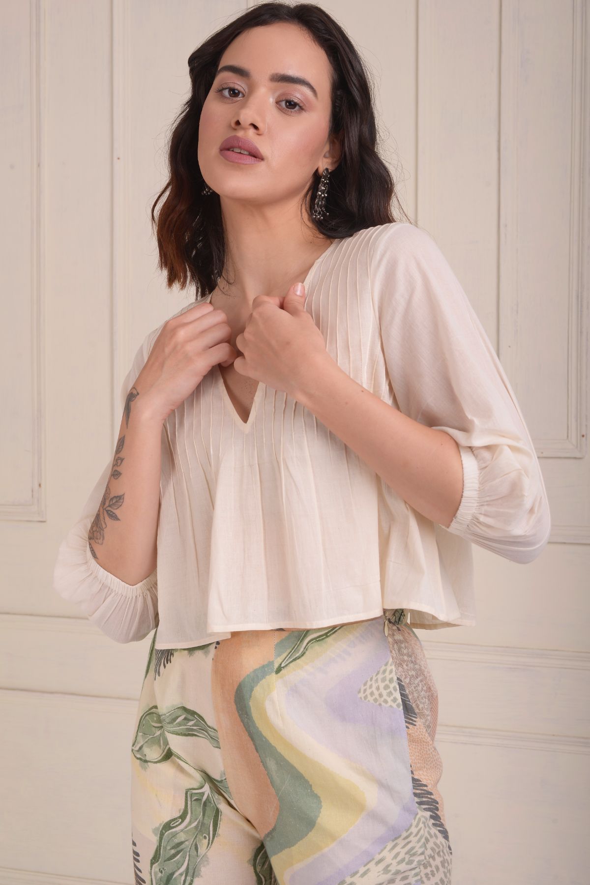 Pintucks crop top with printed pants