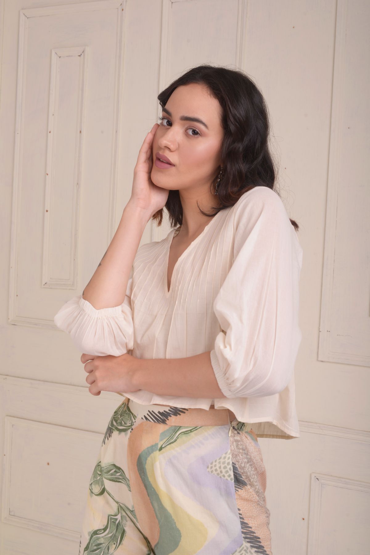 Pintucks crop top with printed pants