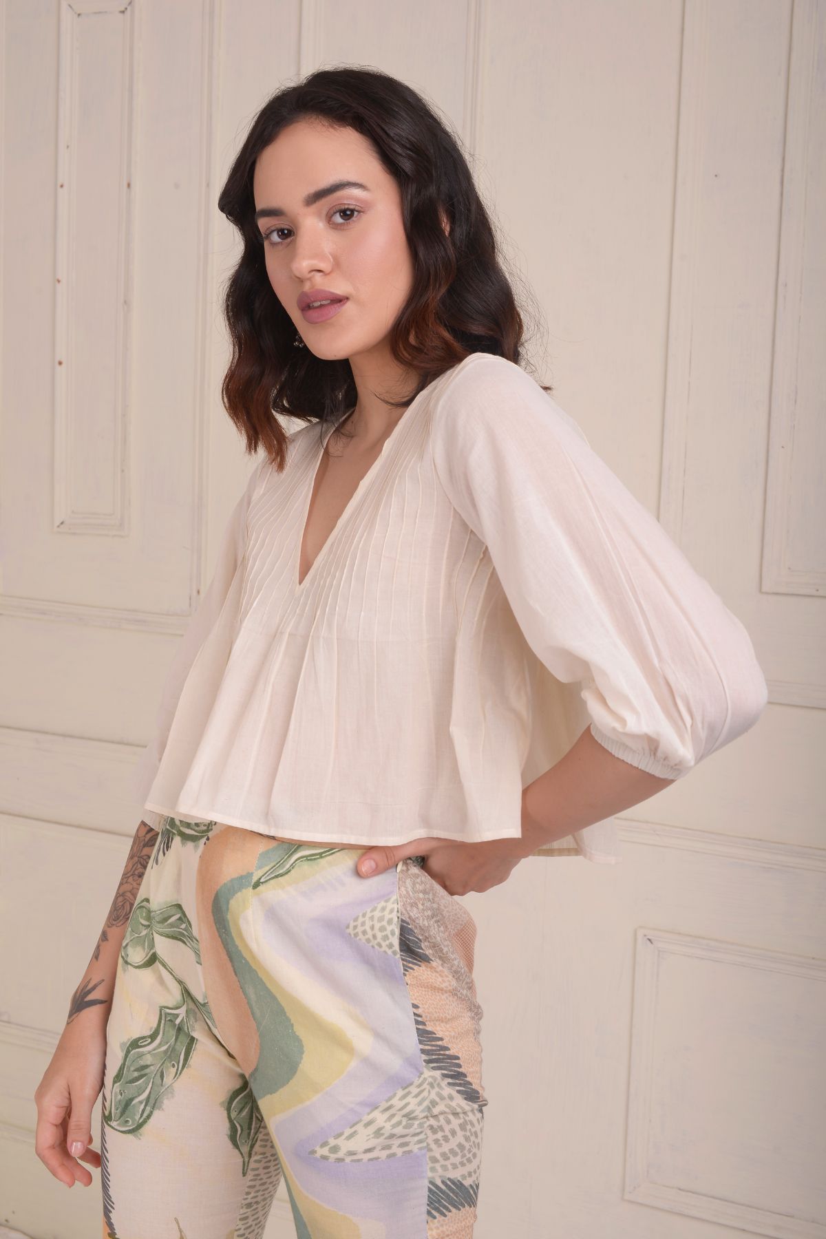 Pintucks crop top with printed pants
