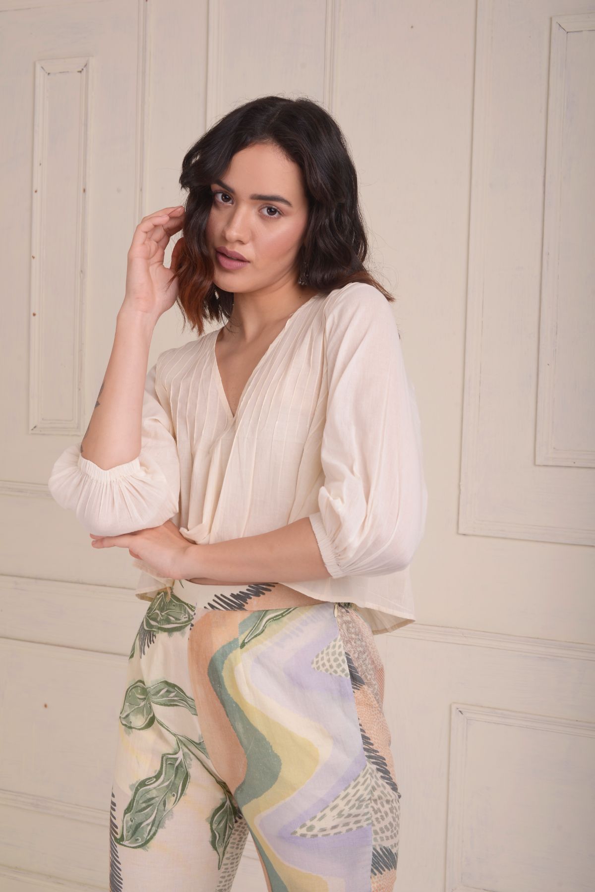 Pintucks crop top with printed pants