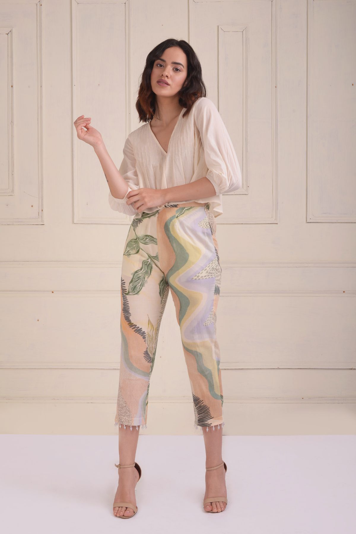 Pintucks crop top with printed pants
