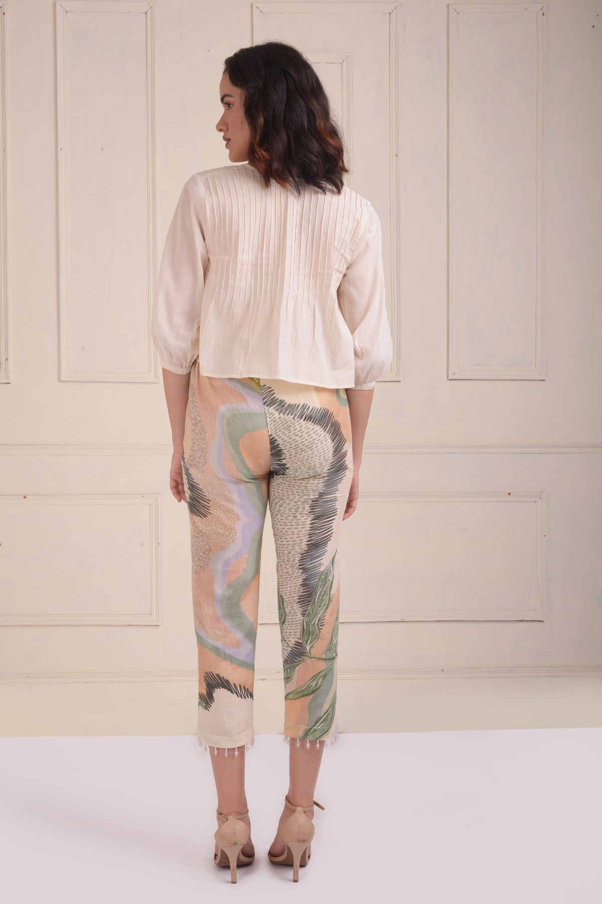 Pintucks crop top with printed pants