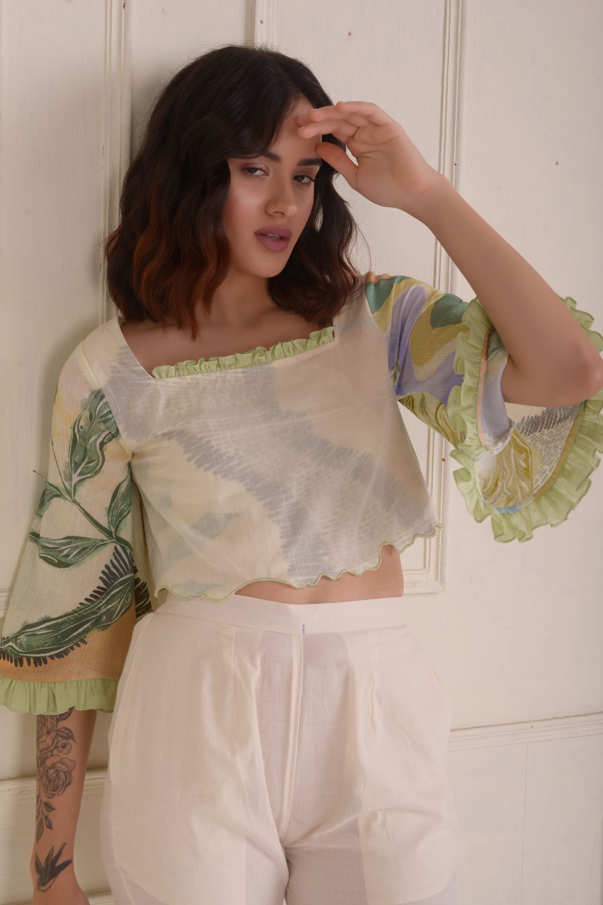 Print-and-solid scalloped A-line top with pants