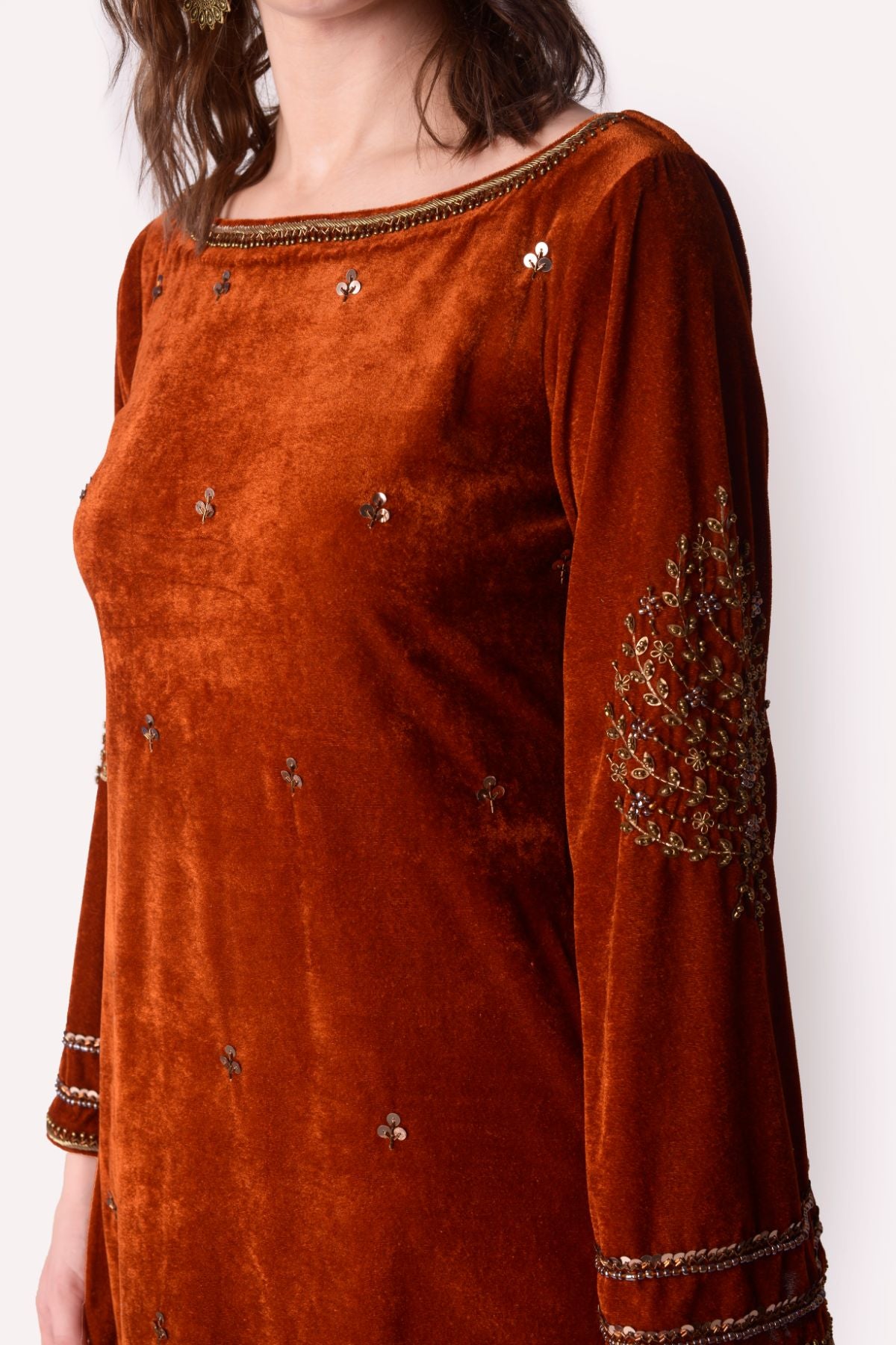 Embroidered Velvet Kurta Paired With Cropped Pants Set