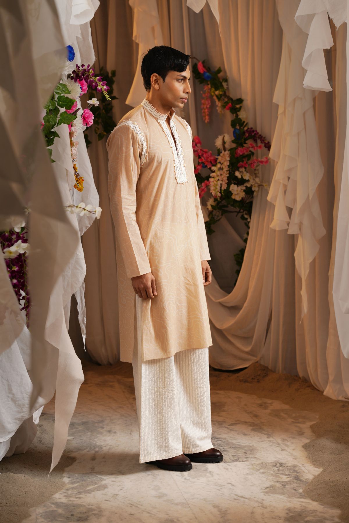 Frinted Scalloped Collar Kurta With A Textured Straight Pants