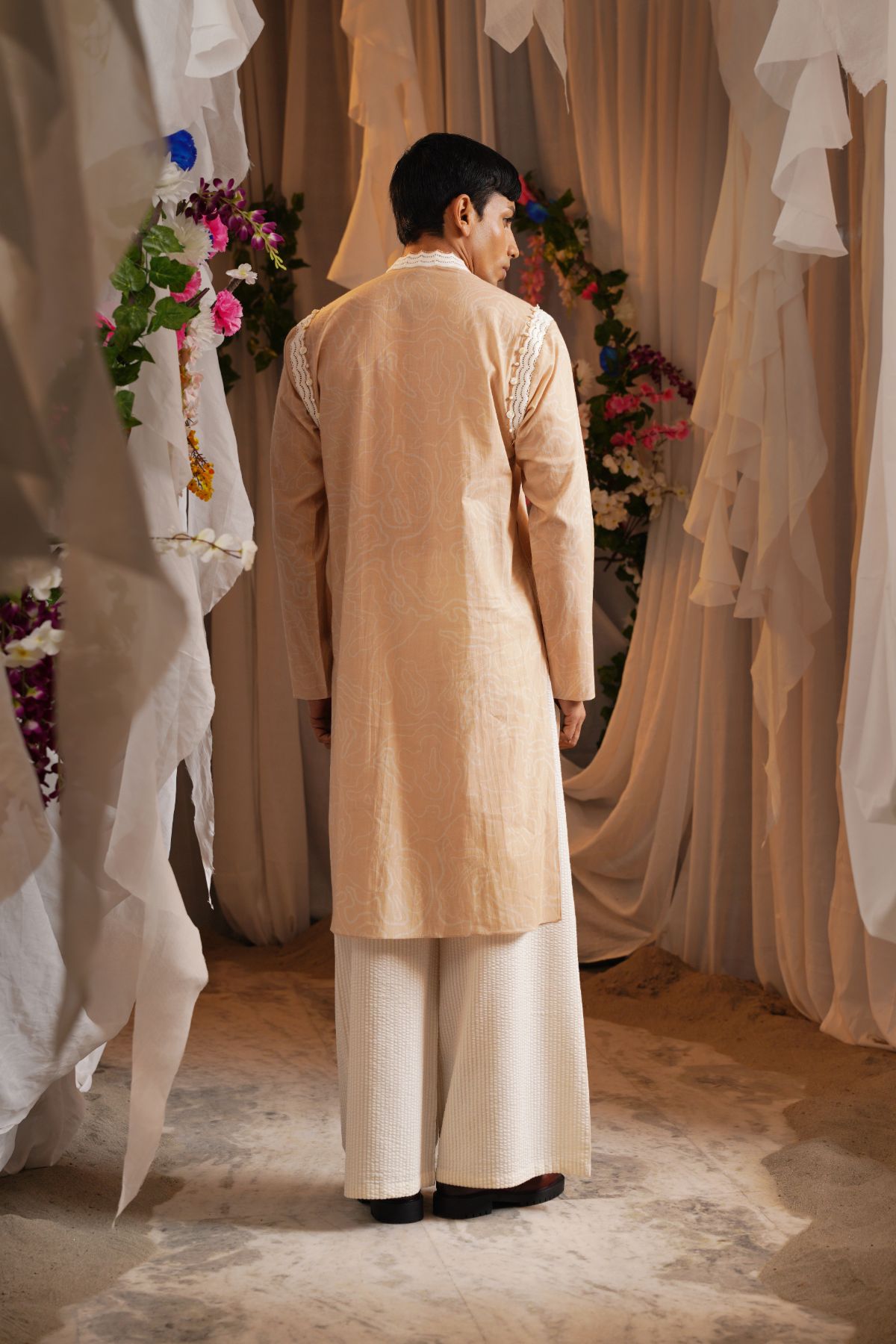 Frinted Scalloped Collar Kurta With A Textured Straight Pants