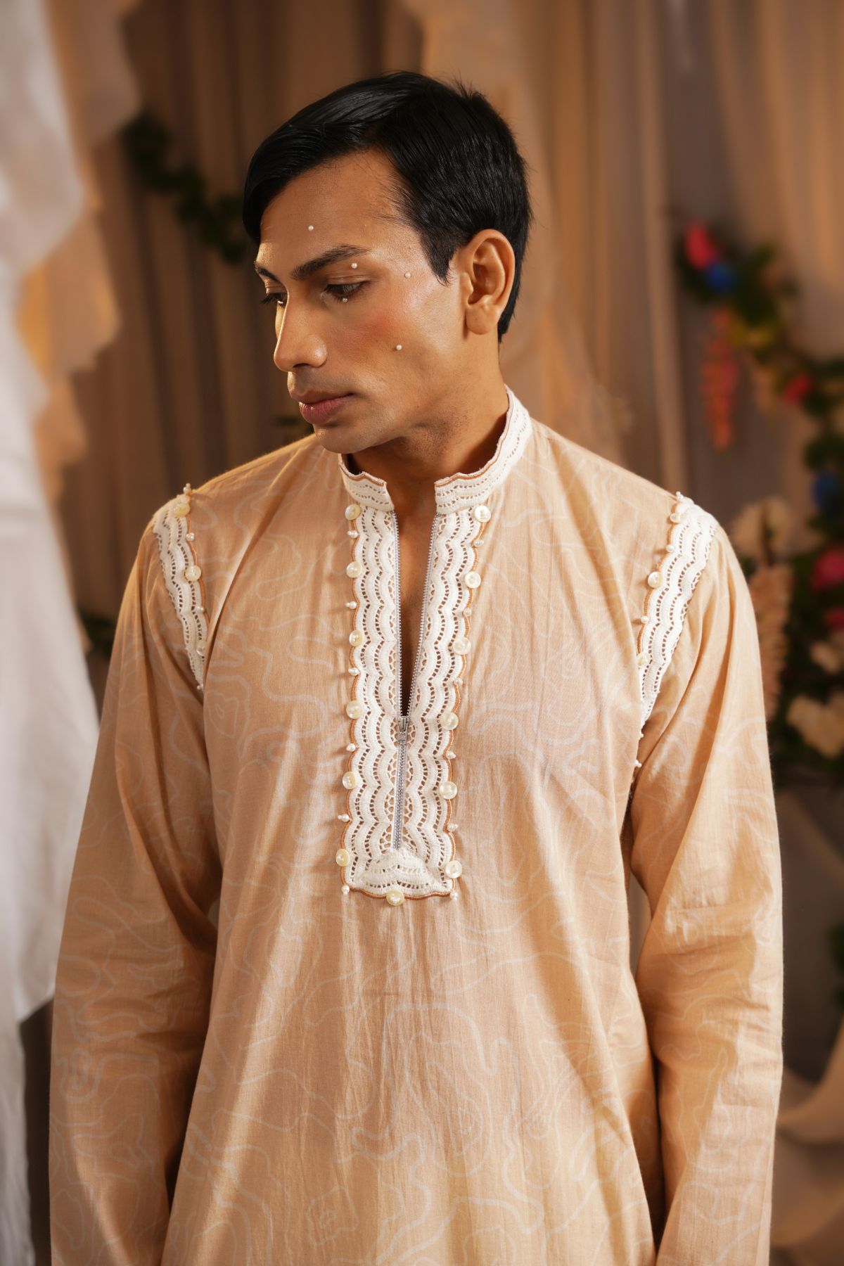 Frinted Scalloped Collar Kurta With A Textured Straight Pants