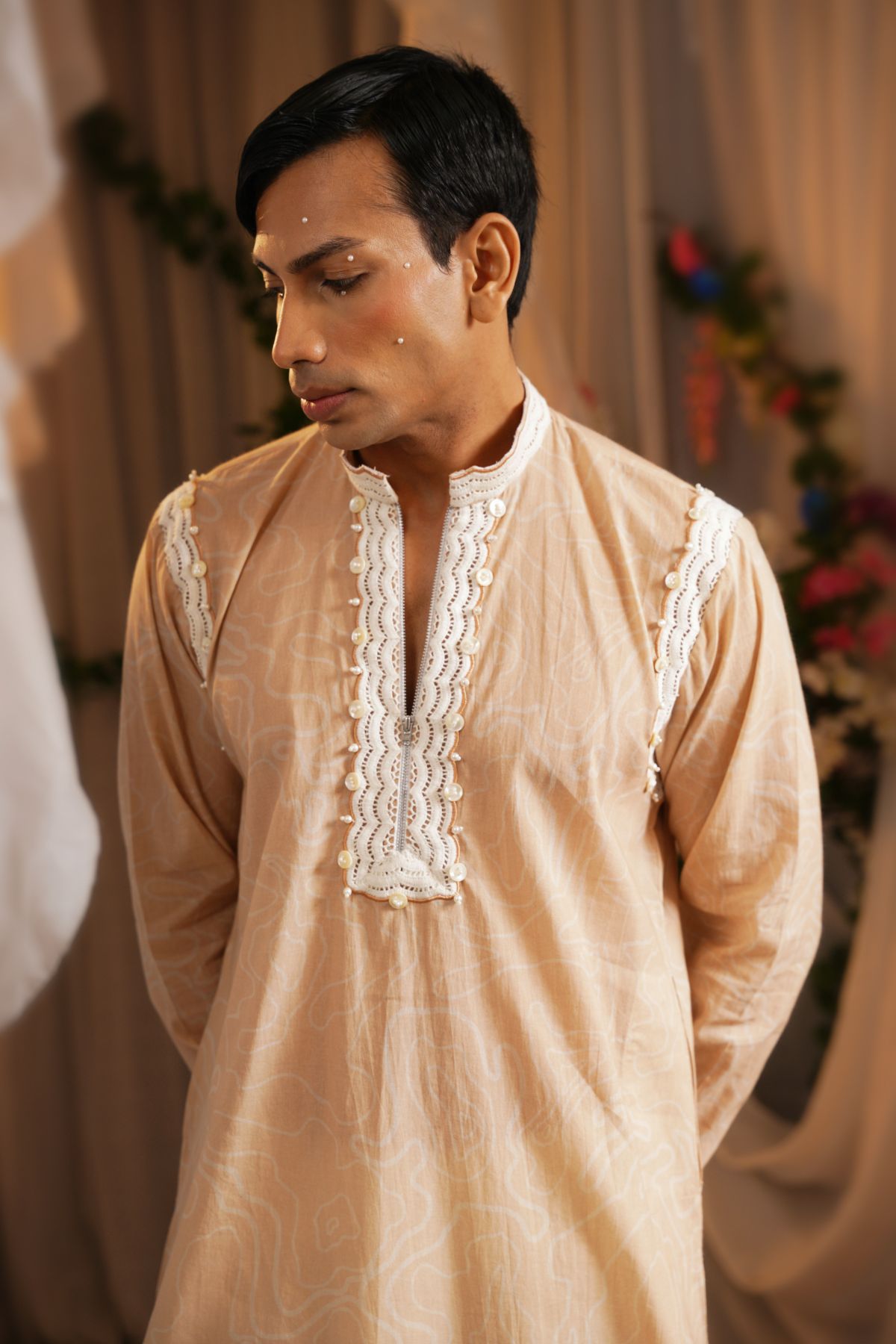 Frinted Scalloped Collar Kurta With A Textured Straight Pants