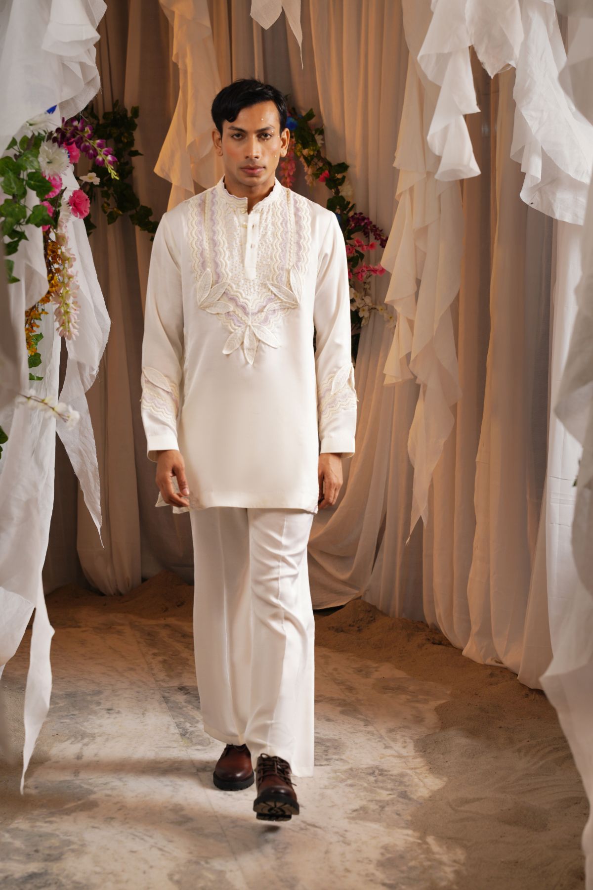 Embroidered Scaklloped Yoke Kurta With Straight Pants