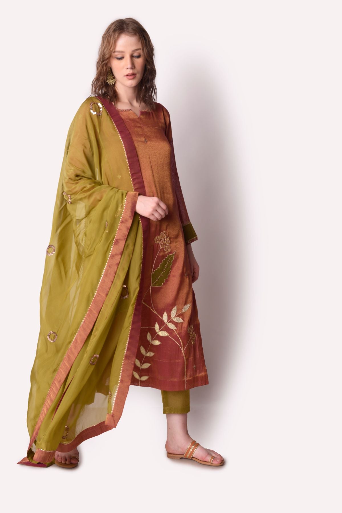 Patchwork Tissue Straight Kurta Paired With Cropped Pant Set