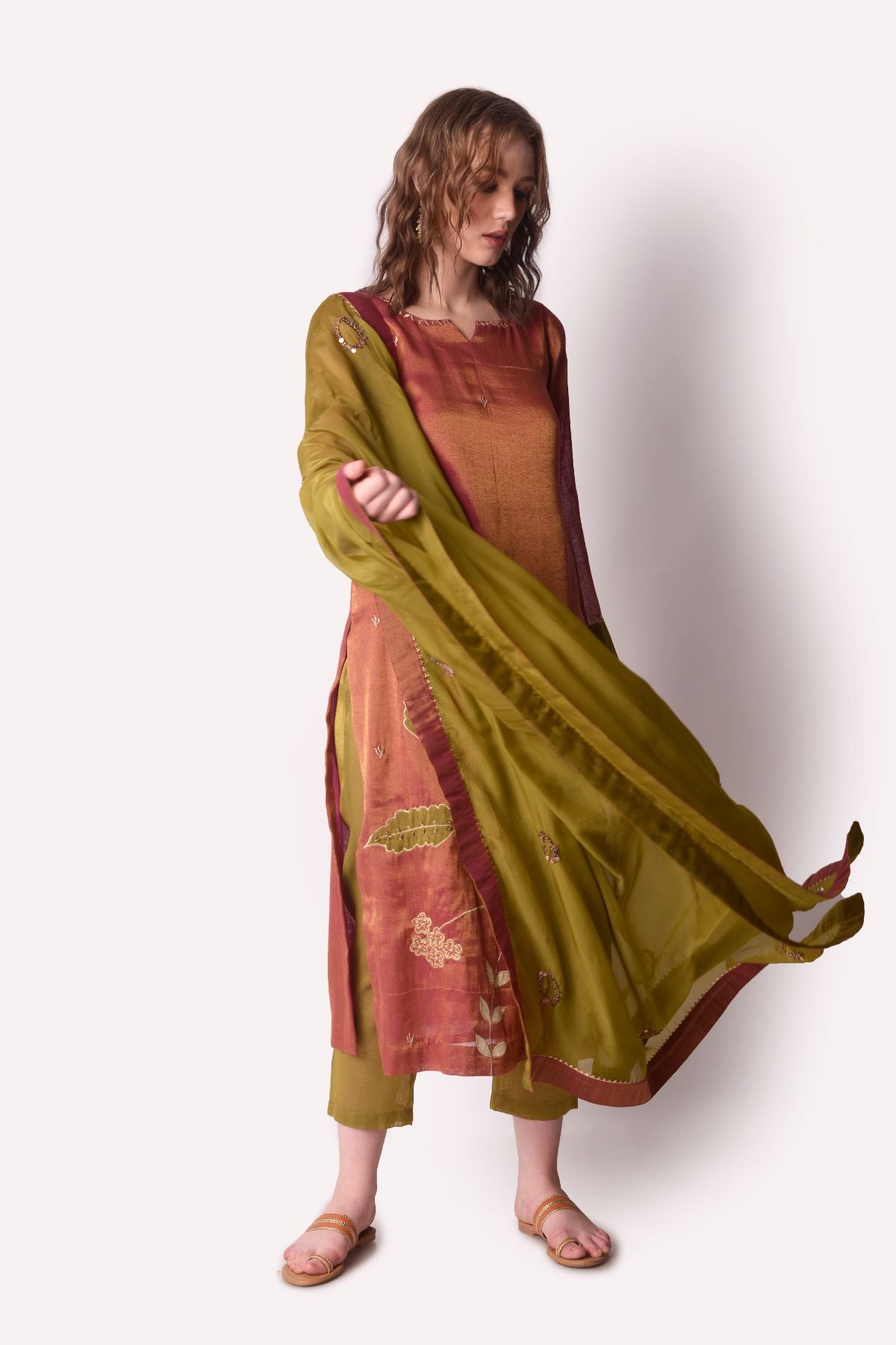 Patchwork Tissue Straight Kurta Paired With Cropped Pant Set