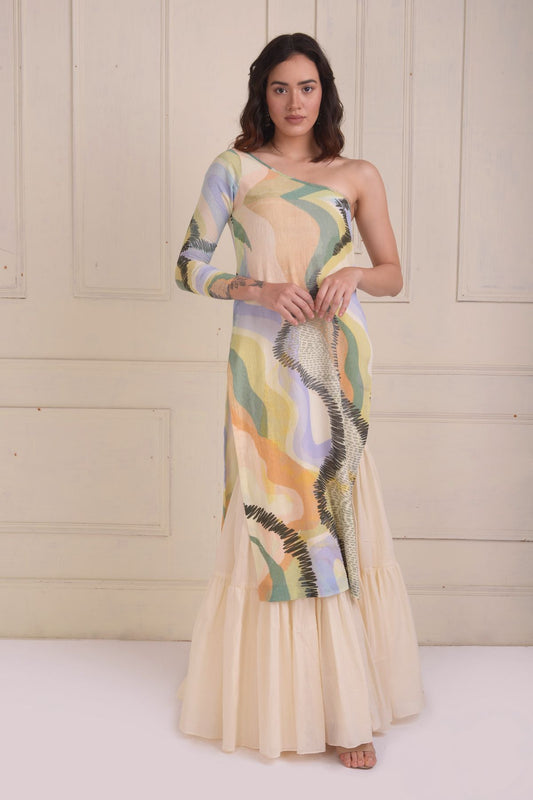 one- shoulder tunic with a solid tiered sharara